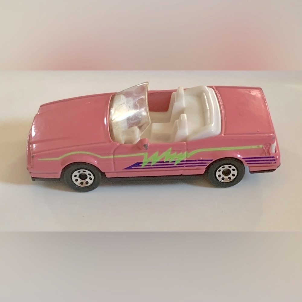 ๐ Vintage Matchbox 1987 Pink Cadillac Allante Convertible - Picture 4 of 5